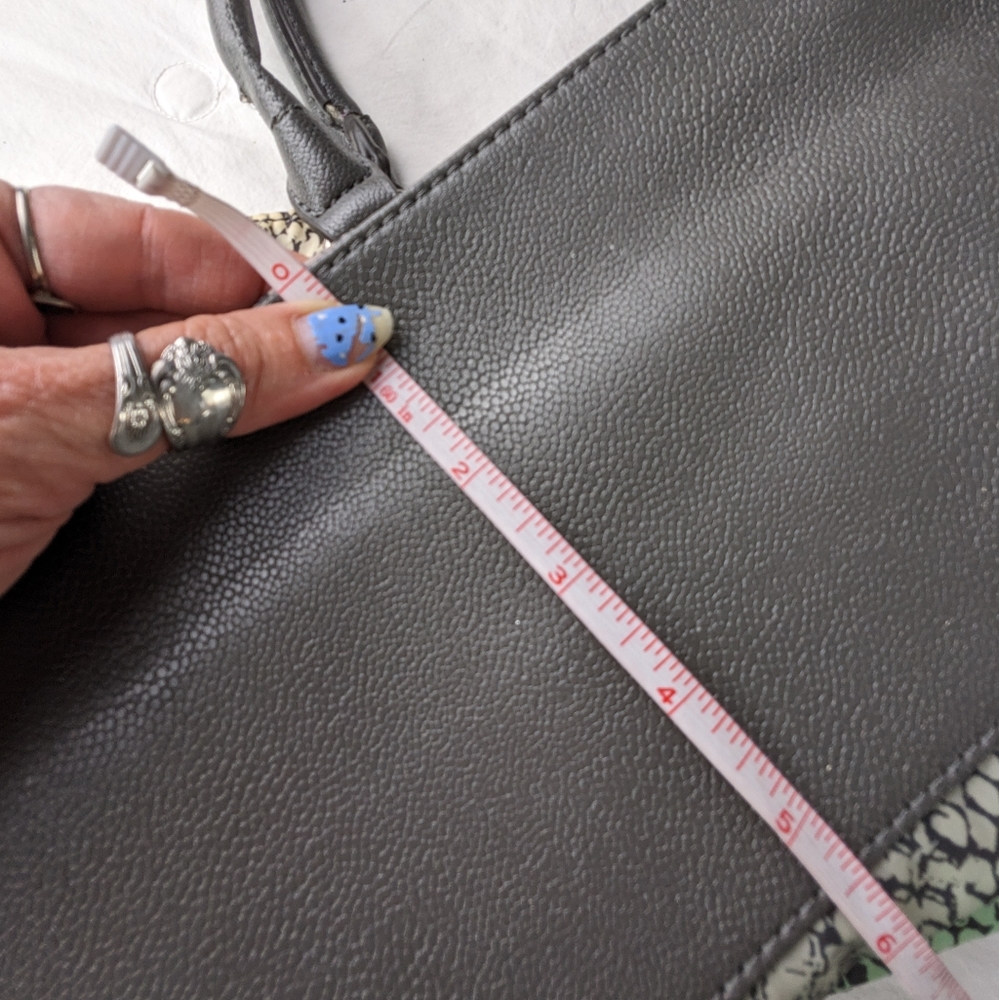 ☀️Simply Vera Wang shoulder bag green white snake fabric print - Picture 15 of 17